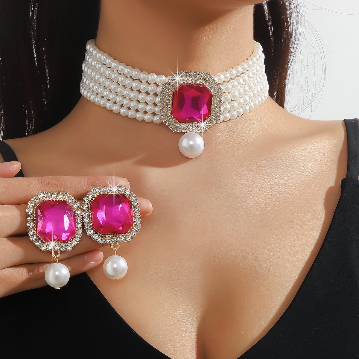 European and American fashion, luxury blooms! Multi-layer imitation pearl geometric crystal necklace studs, exaggerated necklace, showing unique charm