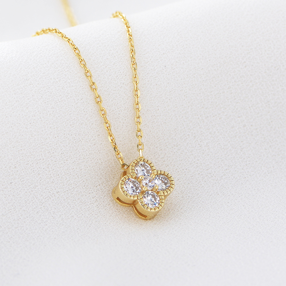 Light luxury design, flash diamonds are versatile! S925 sterling silver four-leaf clover necklace, high-end collarbone chain, small fresh style, a must for Muse!