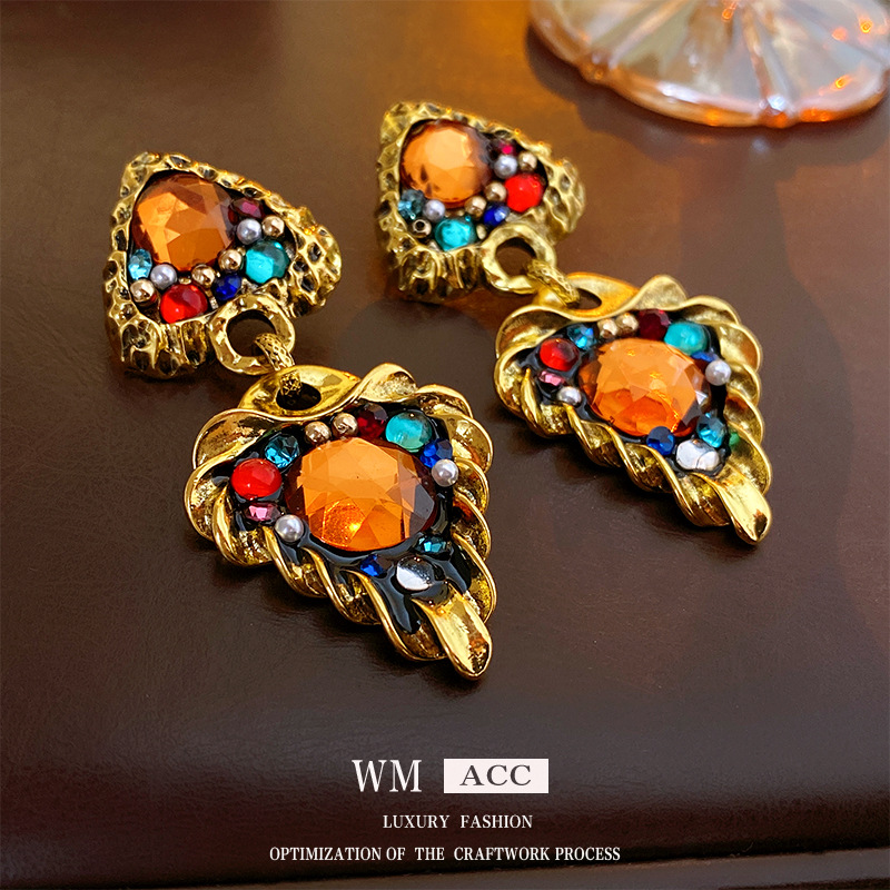 Vintage retro light luxury style, triangular earrings interpret niche charm, the exclusive choice of earrings for women!